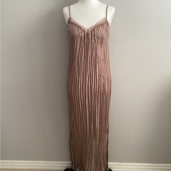 H&M Dresses & Skirts - NWT H&M Pleated Maxi Dress, Size XS